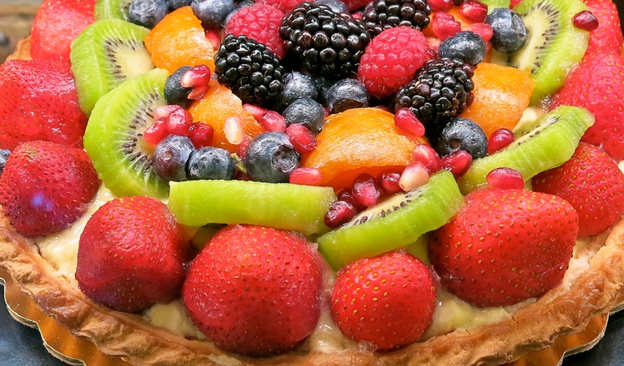 Tarta jaglana z owocami